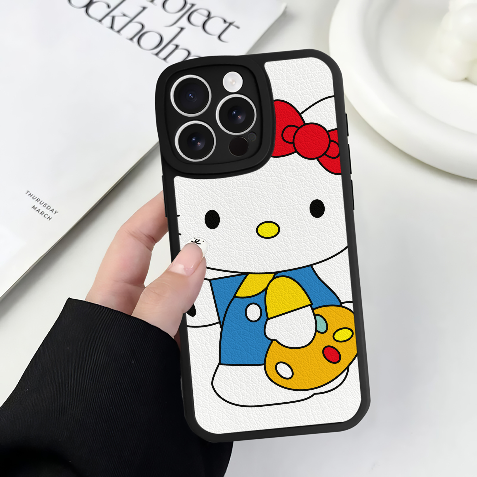 （画像用） Hello Kitty ハローキティ 【iPhone 16シリーズ対応】シリコンスマホケース（レザー調） 材質：シリコン